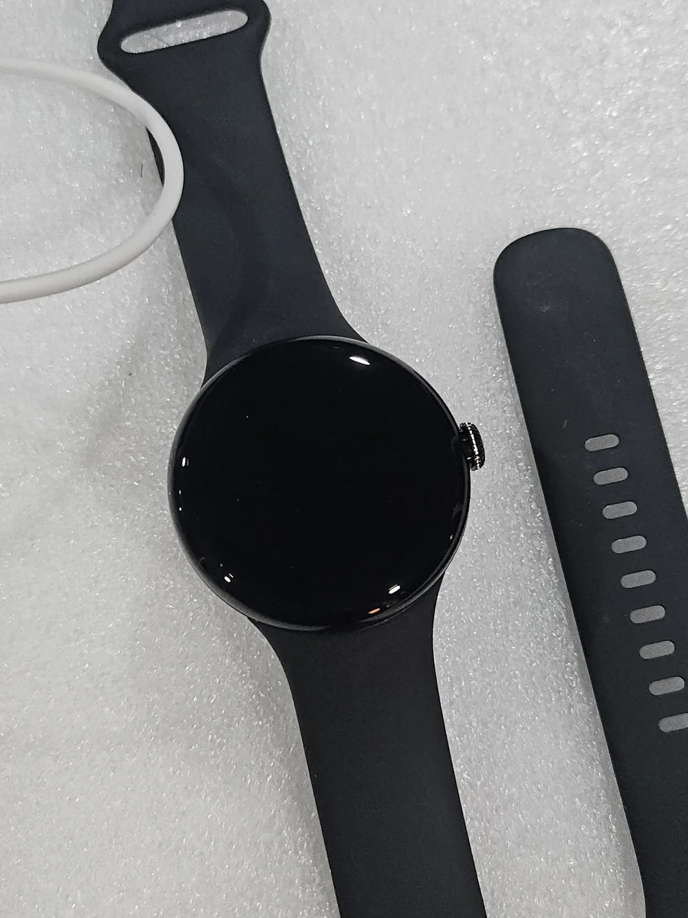 Black GOOGLE Smartwatch with Black Silicone Band and Charger